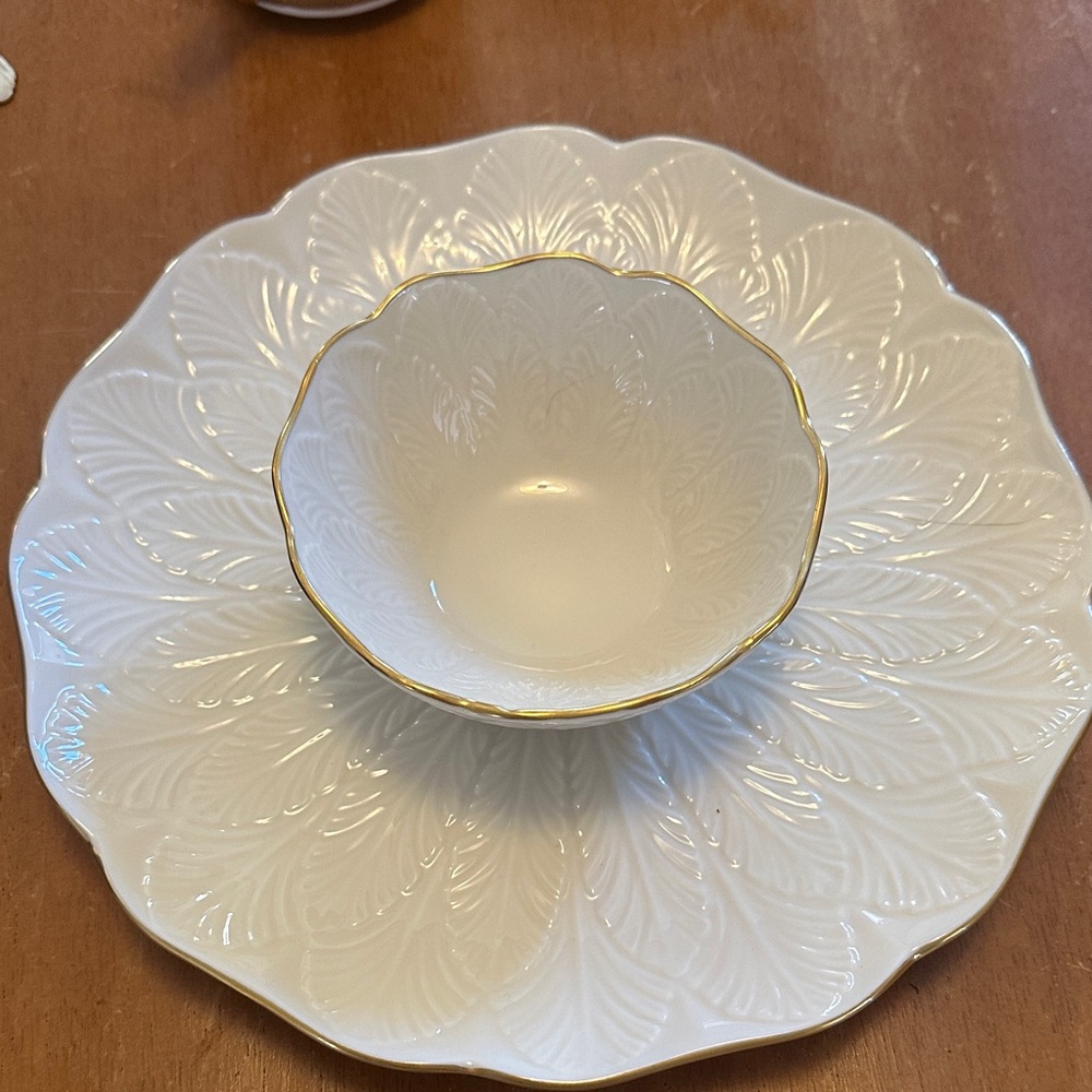Lenox White and Gold Leaf Pattern Dinnerware